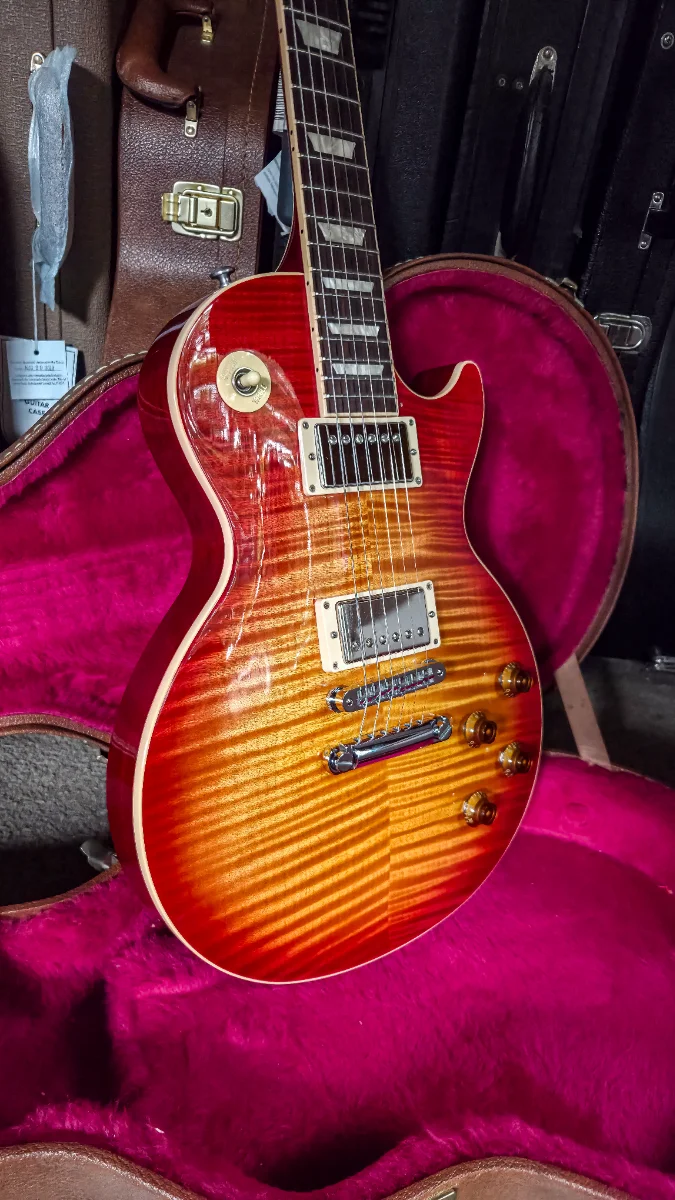 Gibson Les Paul Standard Plus Cherry Sunburst - Vista 2