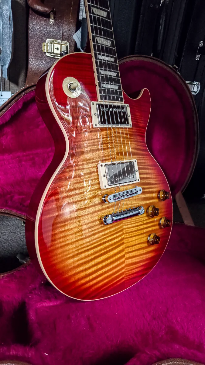 Gibson Les Paul Standard Plus Cherry Sunburst - Vista 3
