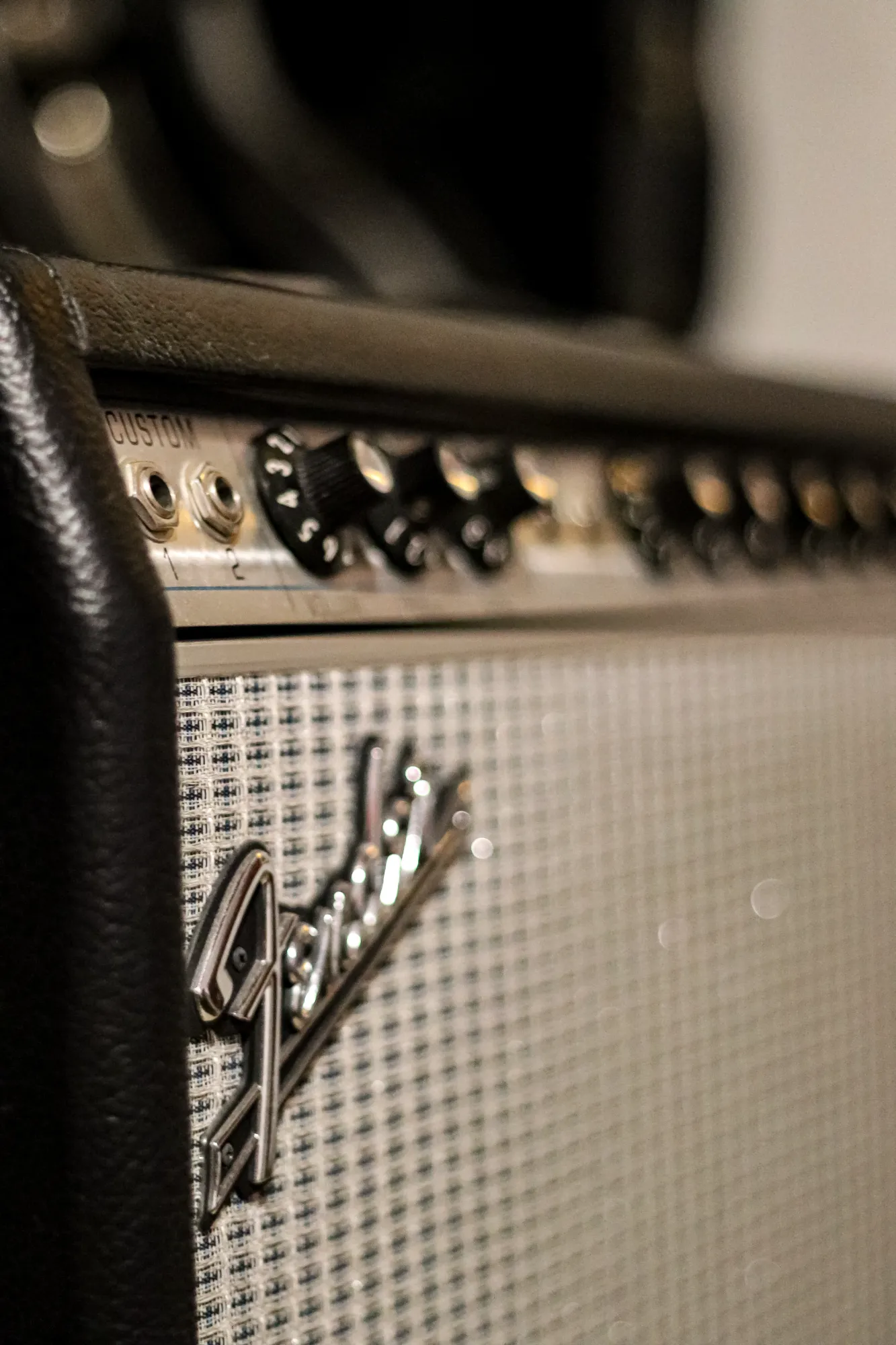 FENDER 68 CUSTOM DELUXE REVERB  2018 - Vista 4